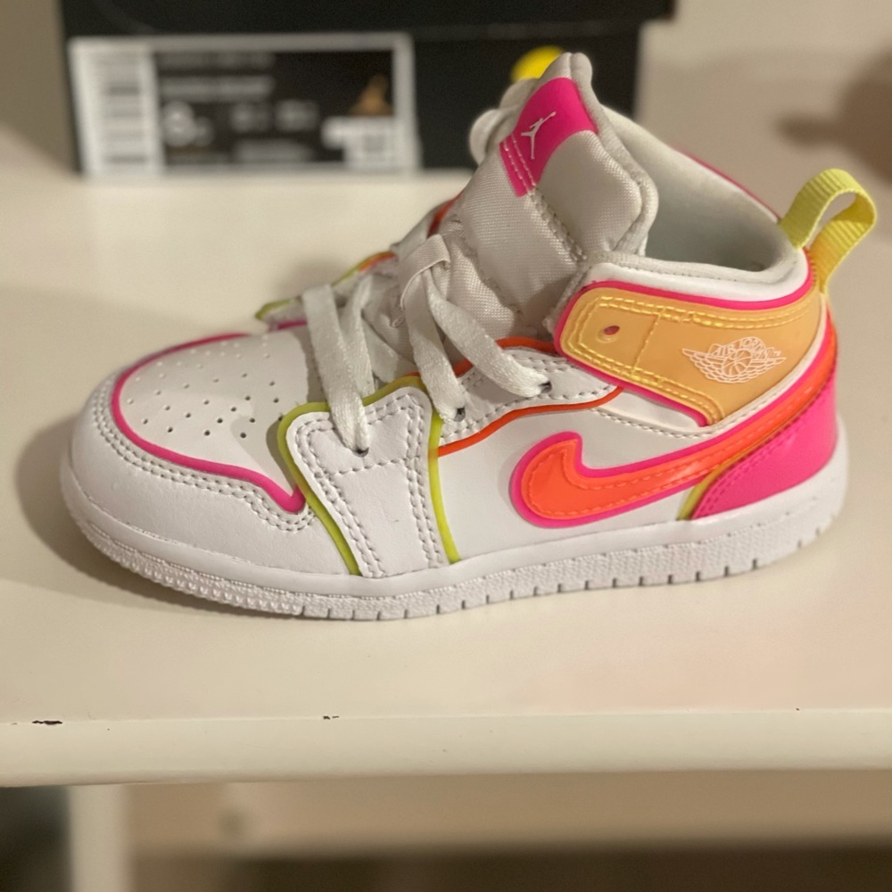 Toddler Size Air Jordan 1’s “Edge Glow”